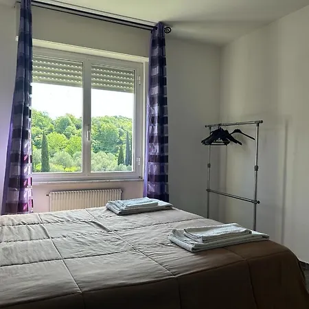 Sestaben - Flat With Parking Space, Simple And Spacious - Away From Traffic * لا سبيتسْيا
